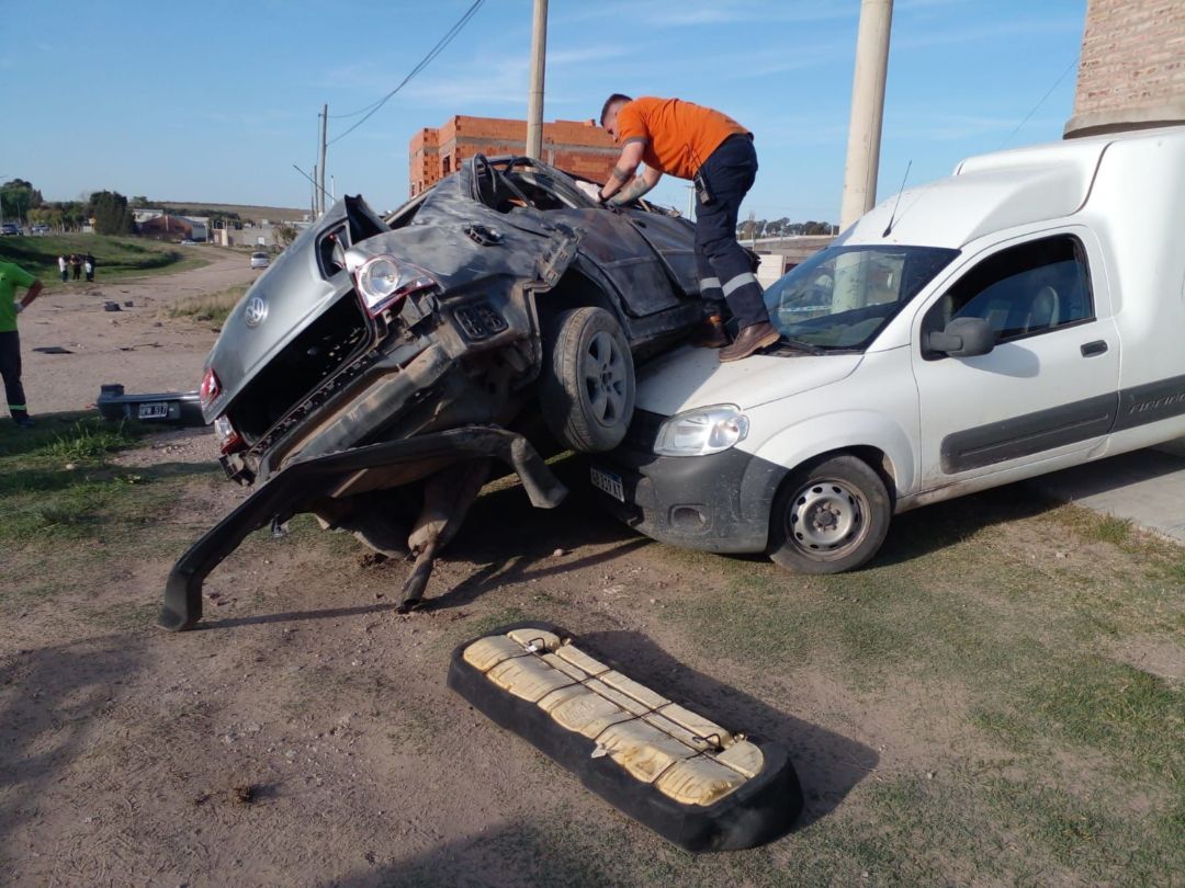 Así fue el impresionante accidente en el que murió un automovilista frente al Mercado de Frutas