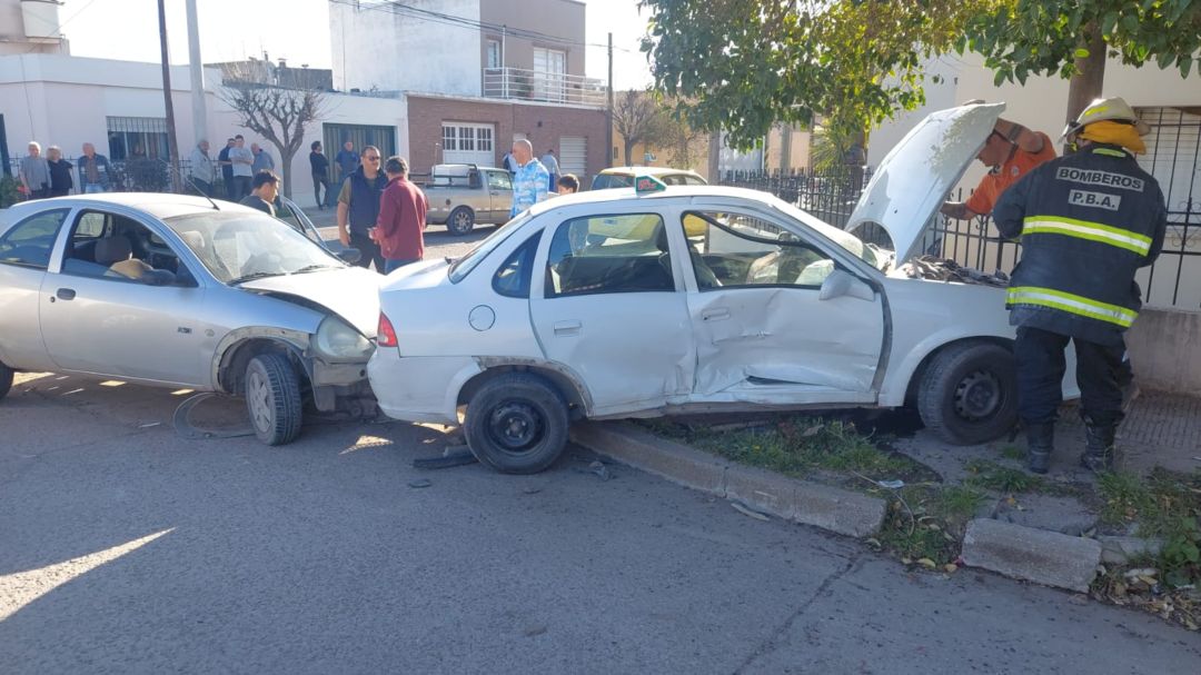 Violento siniestro entre un taxi y un particular