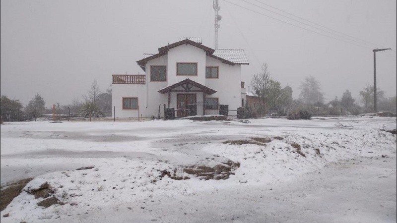 Sorpresa en el Día de la Primavera: cayó nieve en las sierras de Córdoba