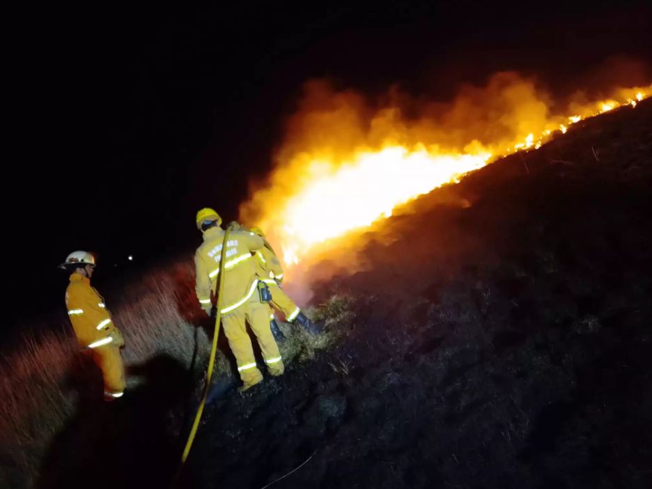 Incendio en un campo ubicado en la Ruta 51