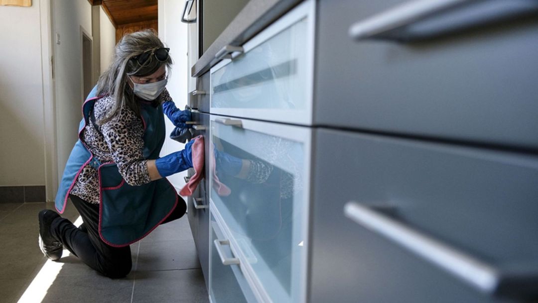 Aumento a empleados domésticos en octubre 2022: escalas, cuándo y cuánto se paga