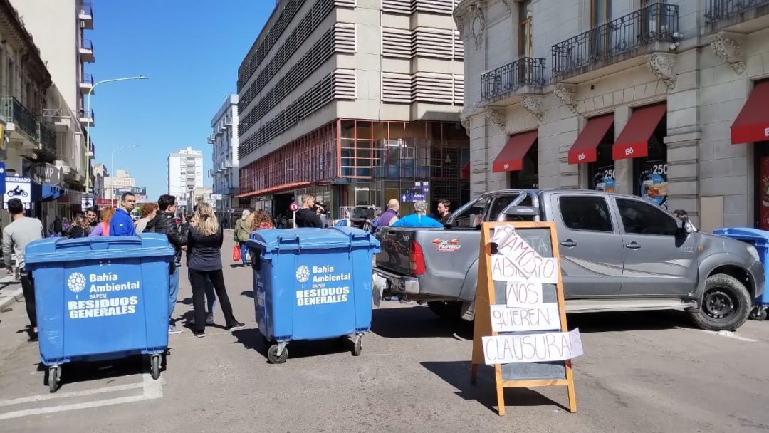 Malestar entre los comerciantes por la clausura del Mercado Municipal: “¿Y ahora con la mercadería qué hacemos?”