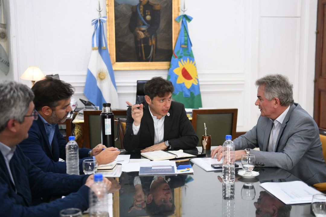 El intendente Gay se reunió con el gobernador Kicillof para hablar sobre la situación del agua y analizar proyectos hídricos en la región