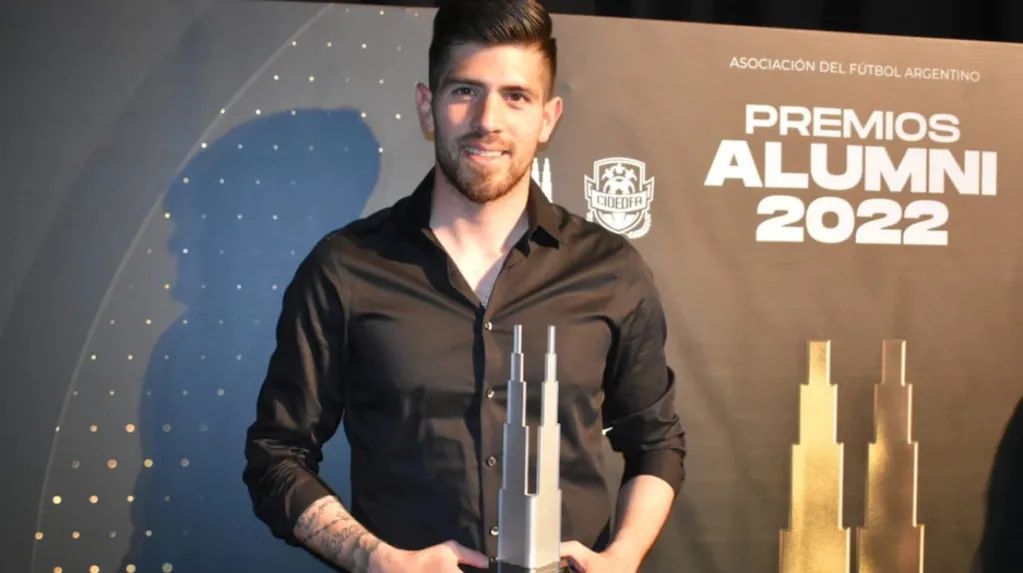Rossi fue elegido como el mejor jugador del año en el fútbol argentino y habló de su futuro en Boca