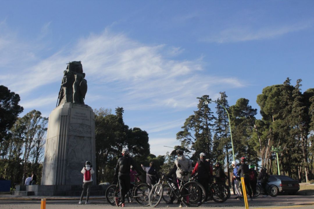 ¡Ponete el casco y vamos en bici!