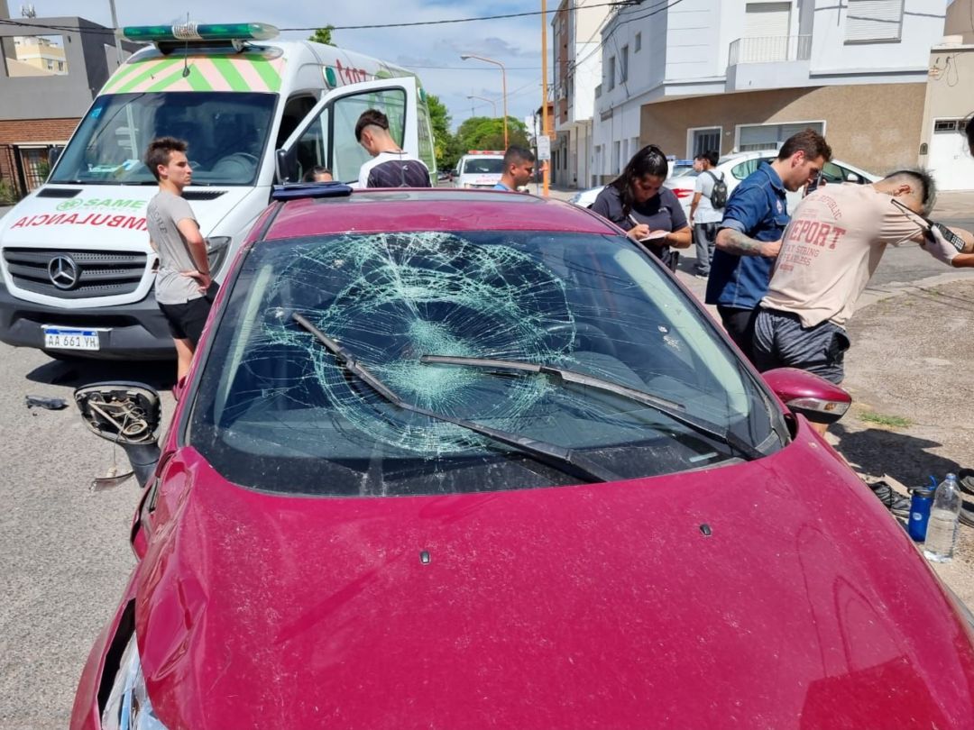 Una joven trasladada a hospital por sufrir fractura en una de sus piernas