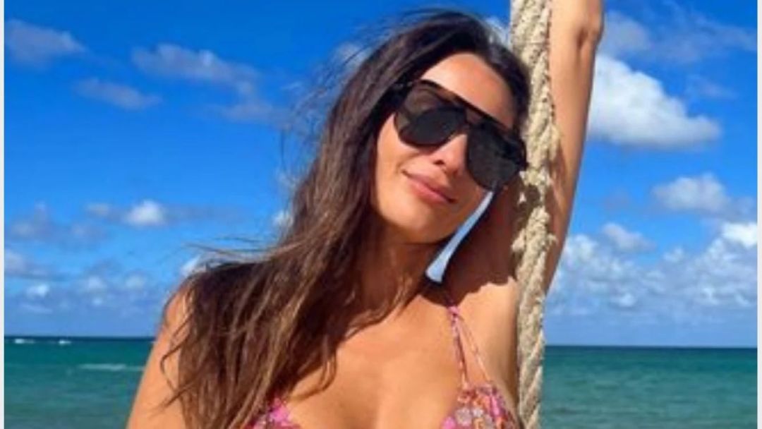 Pampita lució una microbikini con flores en Punta Cana y se robó miles de likes