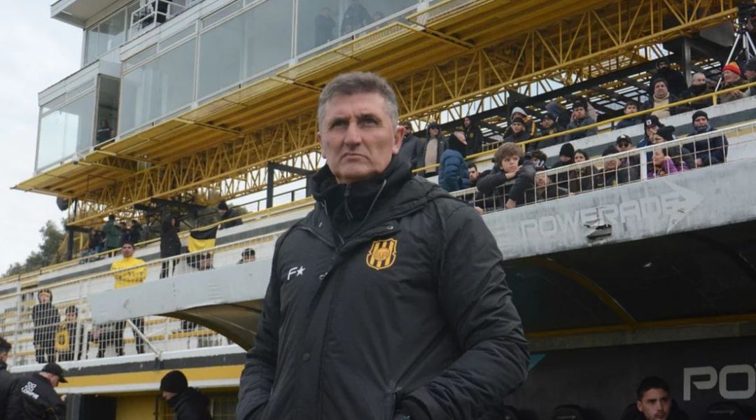 Carlos Mayor dejó de ser el entrenador de Olimpo