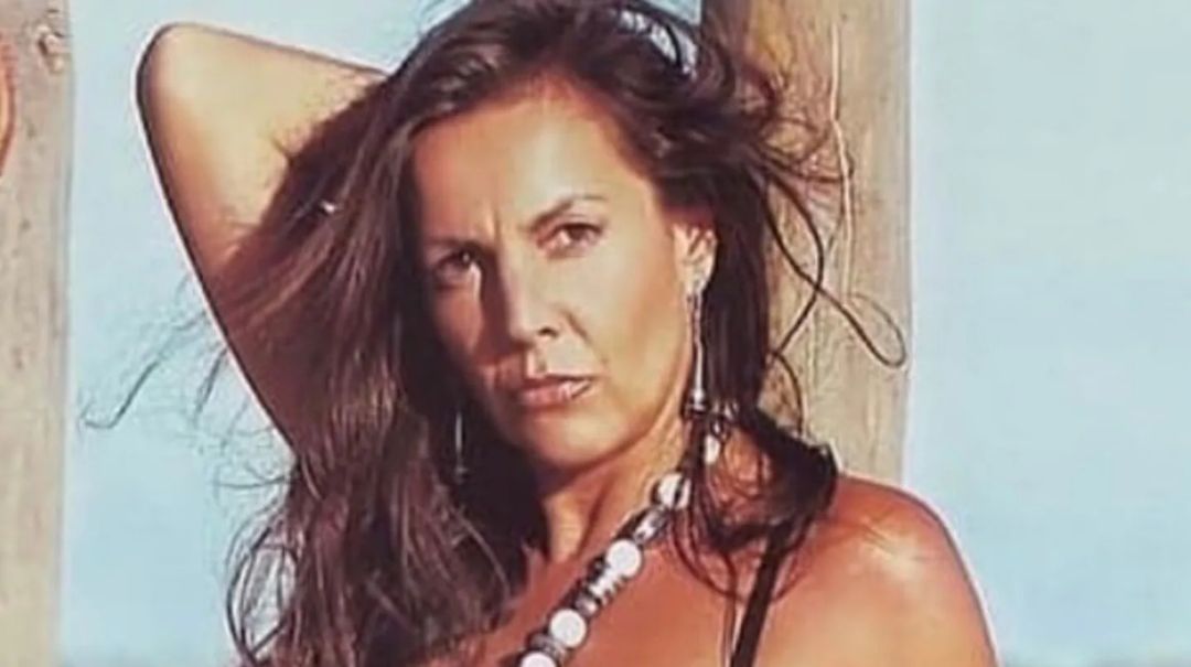 Fanática de las microbikinis desde los ‘80, Mónica Gonzaga deslumbró con una foto desde la arena italiana