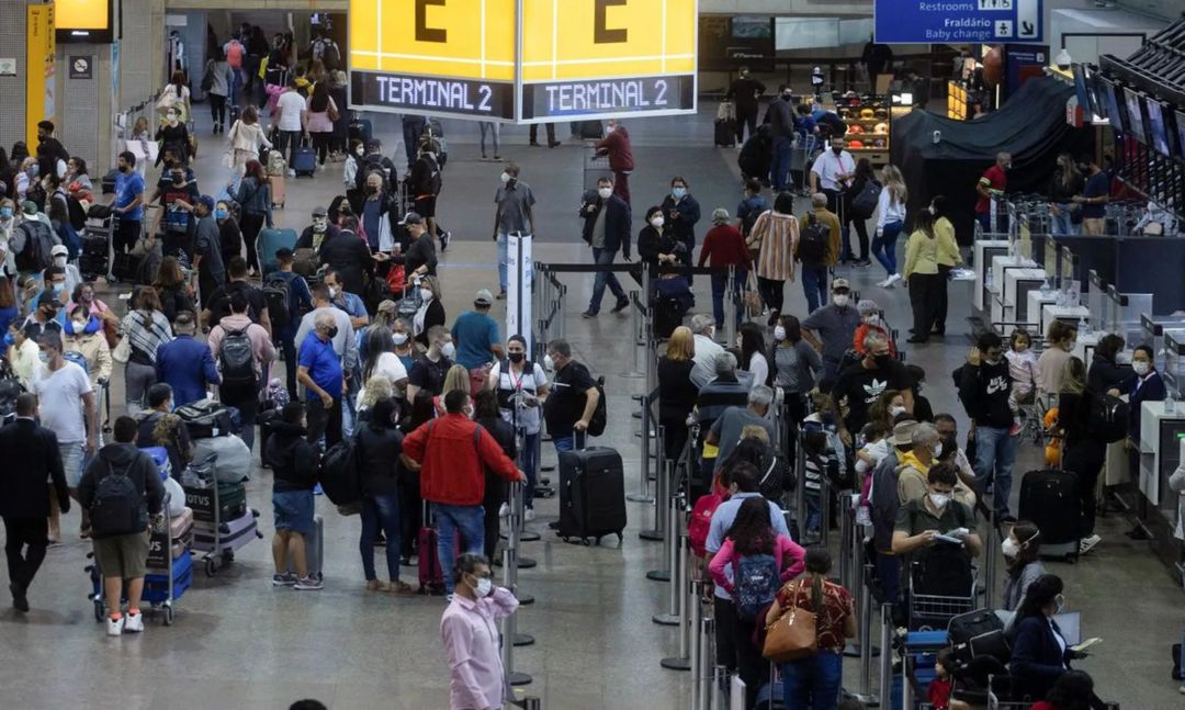 Brasil vuelve a imponer el uso de barbijos en aeropuertos y aviones