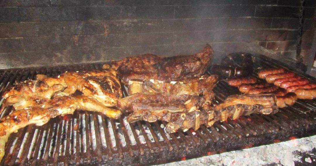 Sigue en aumento el “armar” un asado para seis personas.