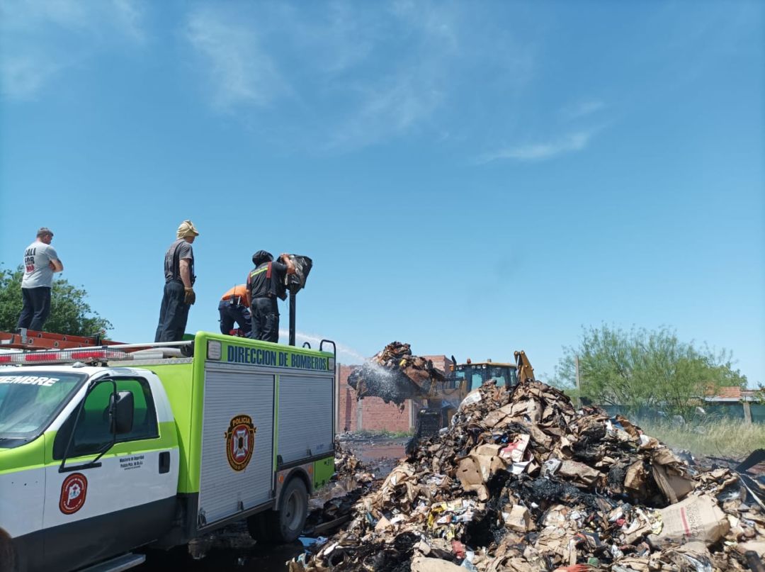 Un testigo asegura que el incendio en el centro de acopio de cartón fue intencional