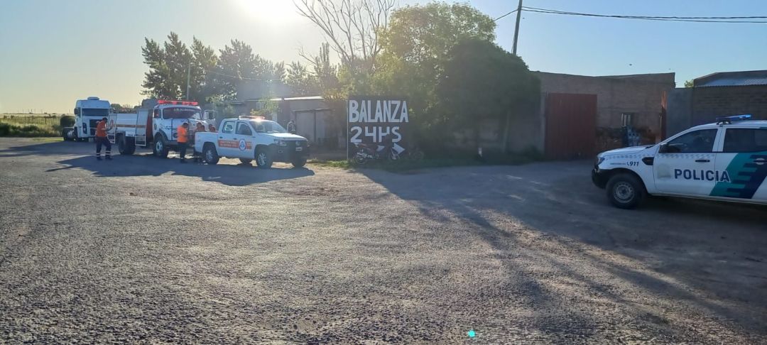 Un hombre sufrió quemaduras al combatir las llamas que afectaron un local