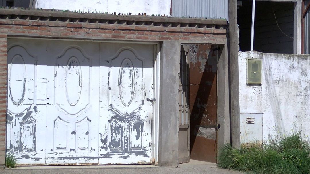 Violenta entradera en el barrio Los Almendros: dos delincuentes se llevaron una importante suma de dinero
