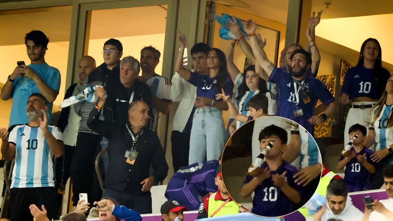 Un hincha argentino cumplió el sueño de viajar a Qatar y regalarle un “amuleto” a la familia Messi