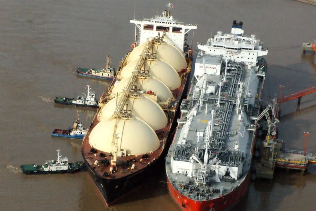 Regresa el buque regasificador a Bahía Blanca, pese a que estará disponible el gasoducto Néstor Kirchner