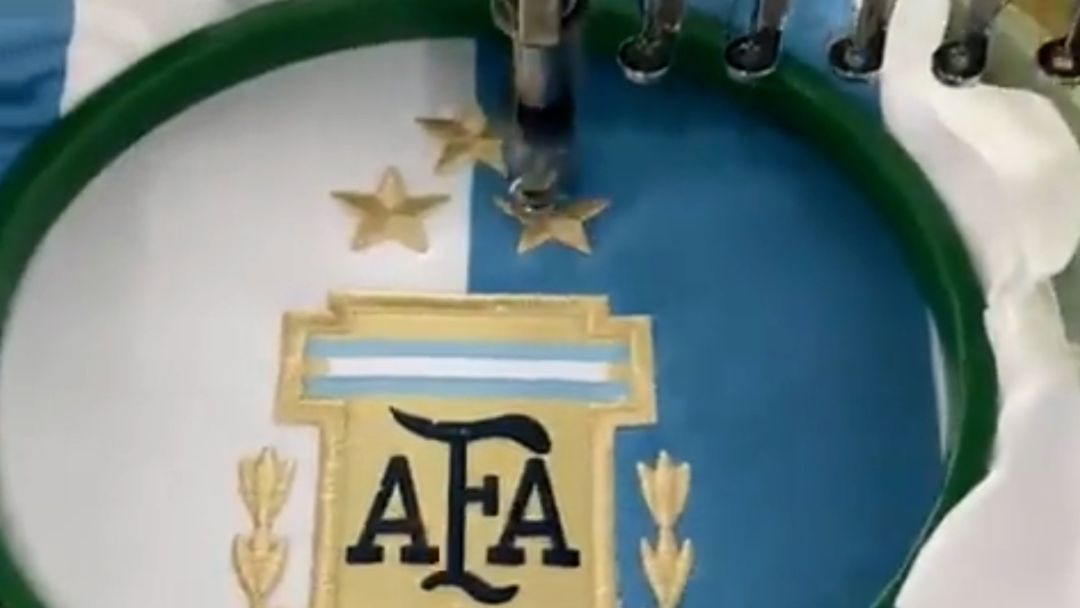 El video que muestra cómo se bordó la tercera estrella en la camiseta de la selección argentina tras la consagración en el Mundial