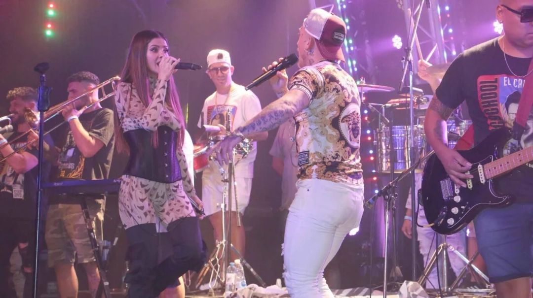 La China Suárez y El Polaco cantaron “Ya no quiero verte” por primera vez en vivo, con Rusherking en la platea