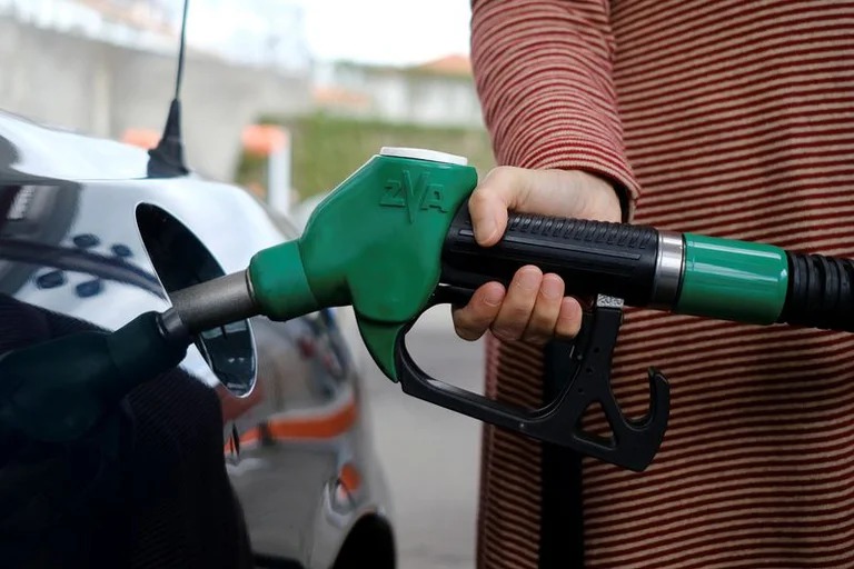 Los aumentos que vienen: la suba del 4% para los combustibles se retrasa a la segunda quincena de enero