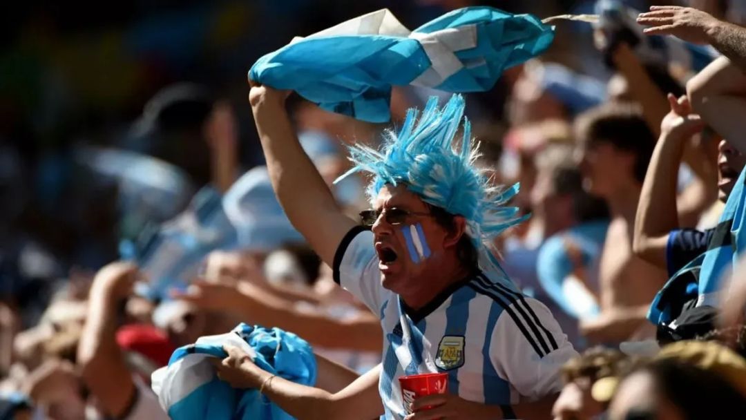 Entre afónicos y disfónicos: Cómo recuperamos la voz después de los gritos de Argentina Campeón