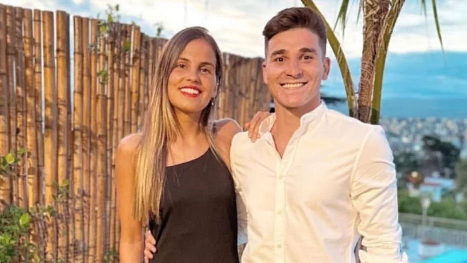 La novia de Julián Álvarez pidió disculpas públicas por su reacción ante los nenes que pedían un autógrafo del futbolista