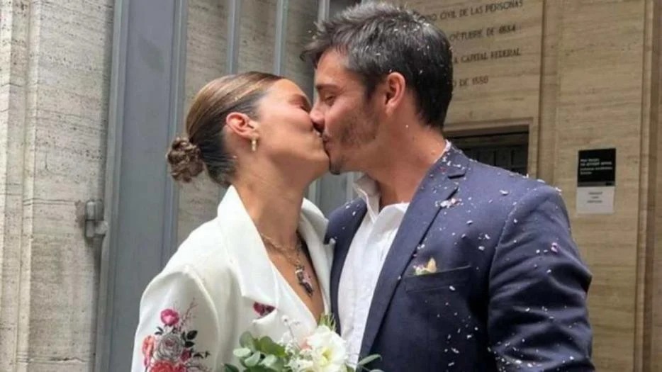Manu Viale se casó con Fede Freire: el originalísimo look de la hermana de Juana Viale para un día muy especial