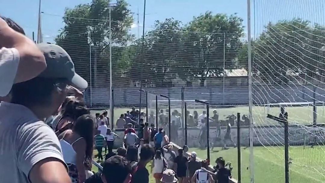Otra vez violencia en el fútbol infantil: disturbios entre padres en un partido de Villa Mitre y Liniers