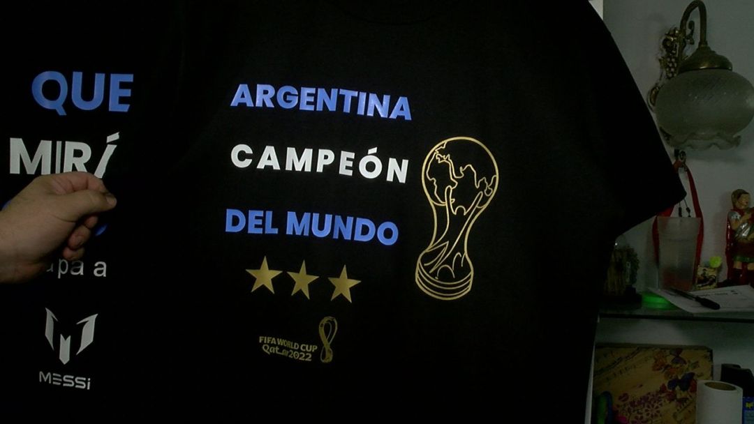 El furor por las camisetas del campeón del mundo