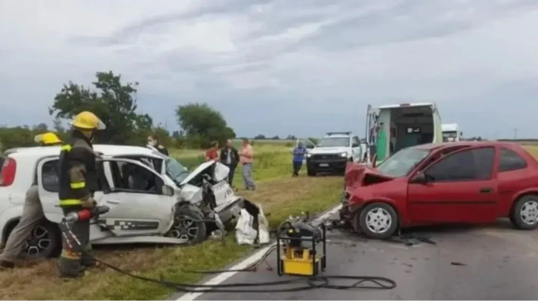Un bebé recién nacido murió tras un choque frontal en Rojas: sus padres permanecen internados en grave estado