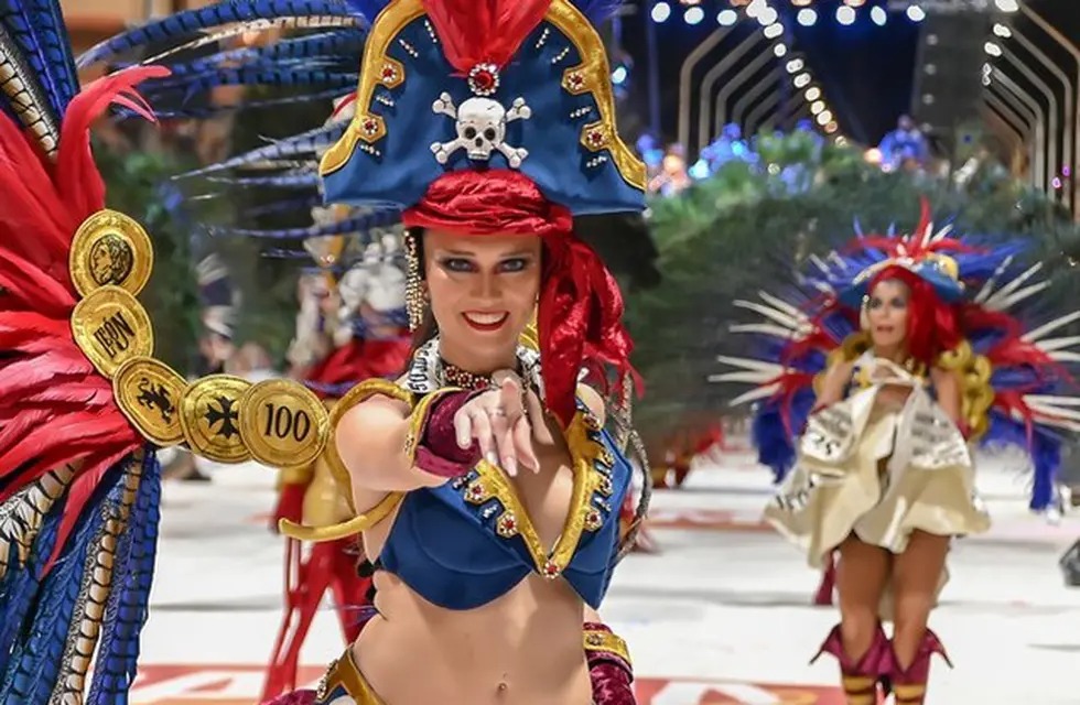 Brillo, color y un imponente show inaugural del Carnaval del País en la primera noche del 2023