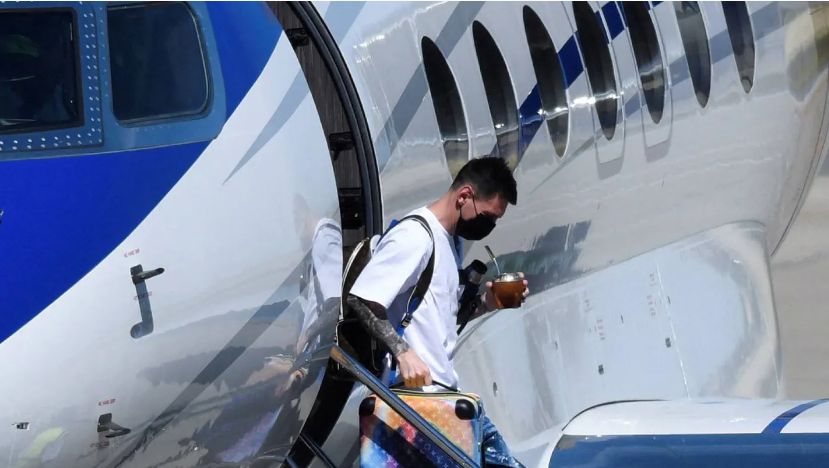 Lionel Messi llegó a Francia en su impactante avión privado y el PSG lo espera en los entrenamientos