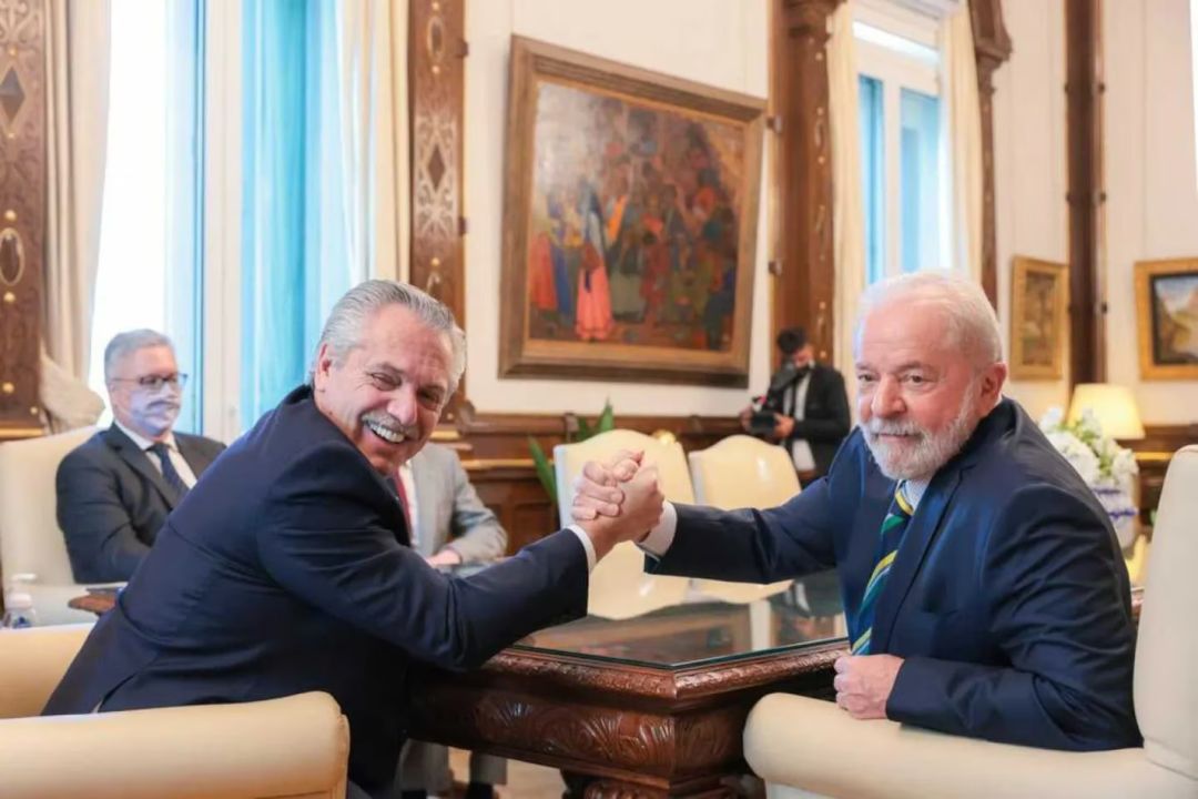 Lula busca relanzar la relación con la Argentina en su primera visita oficial y revalidar su liderazgo regional en la Celac
