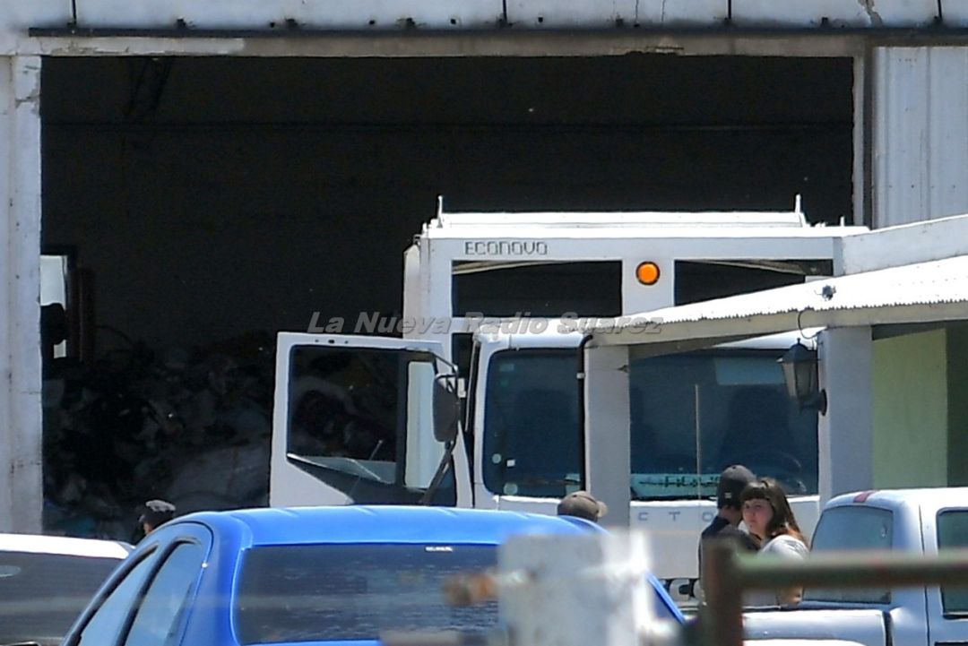 Tragedia: la prensa de un camión recolector aprisionó a un operario