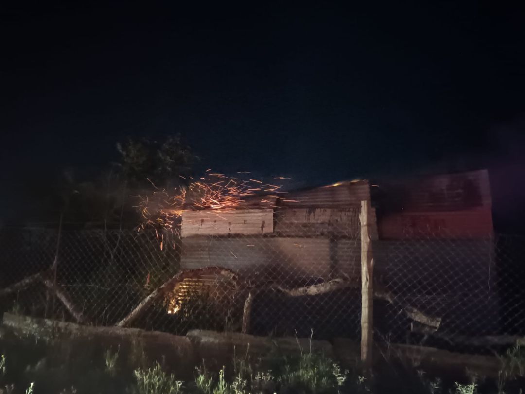 Se incendió una casilla en Independencia al 4100