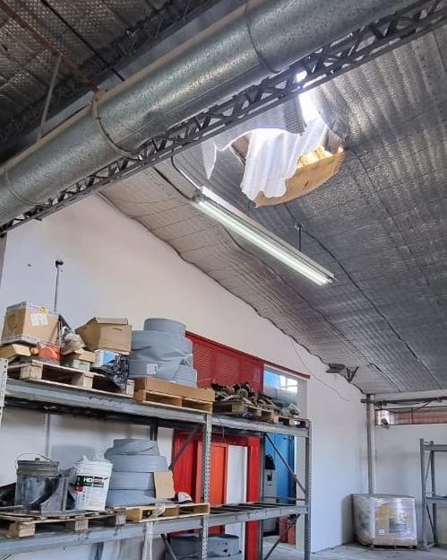 Un obrero cayó al vacío mientras trabajaba en el Parque Industrial