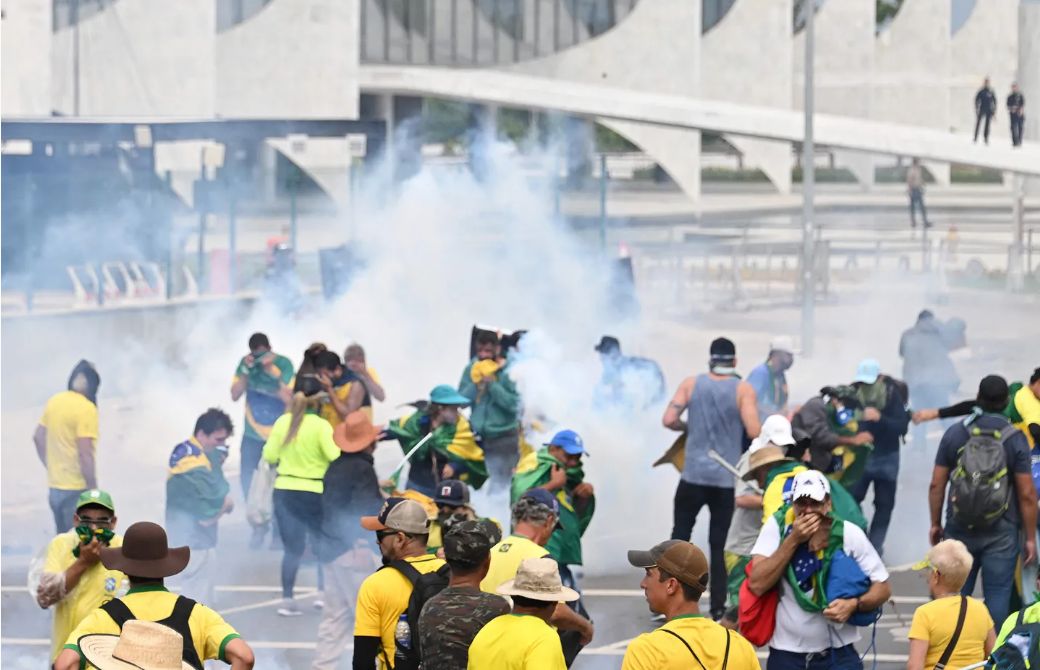 Las imágenes de los seguidores de Bolsonaro irrumpiendo en el Congreso, la Corte Suprema y el palacio presidencial en Brasil
