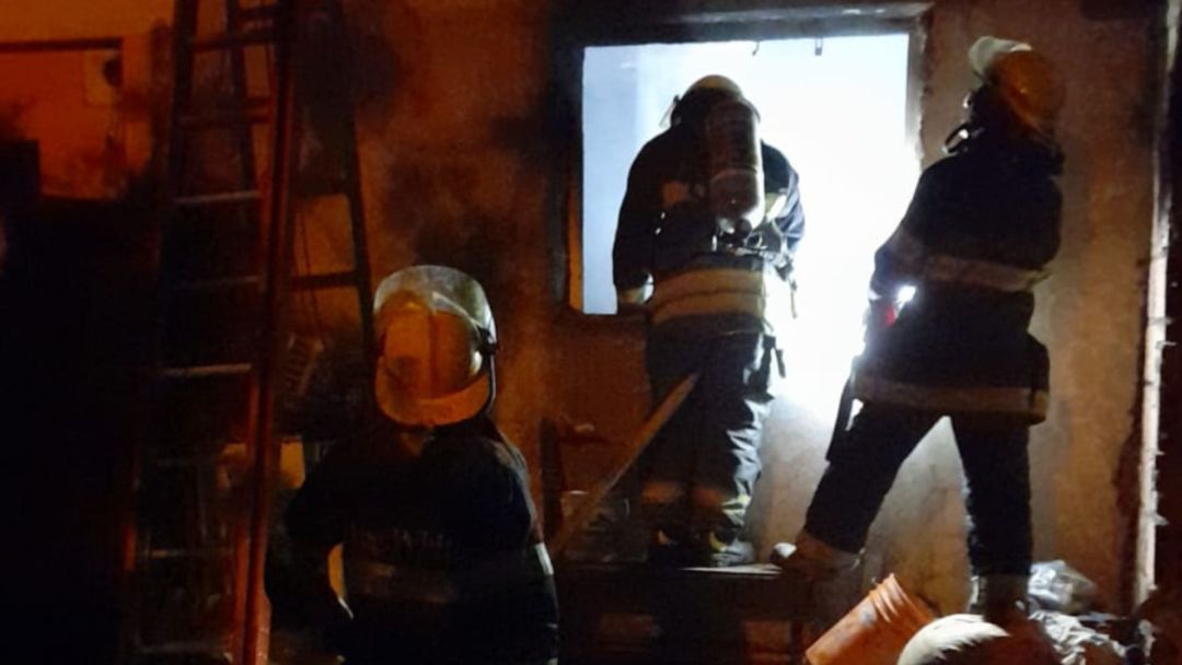 Una casa sufrió importantes daños tras un incendio en Ingeniero White