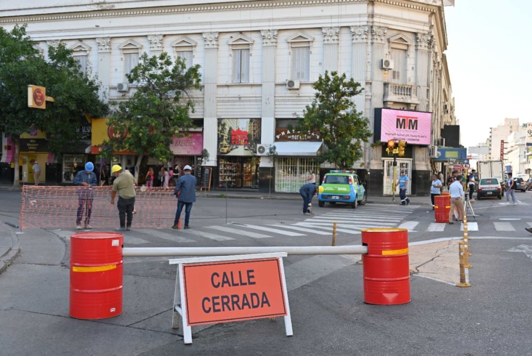 Comenzó la obra de la semipeatonal en la primera cuadra de calle Alsina