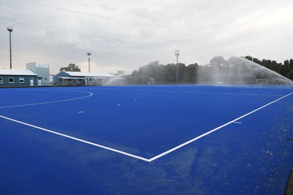 <strong>Monte Hermoso ya estrenó su cancha de hockey de agua</strong>