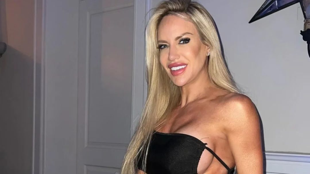Luciana Salazar publicó una foto haciendo topless junto a un caballo y lanzó una picante indirecta: “Te gusta”