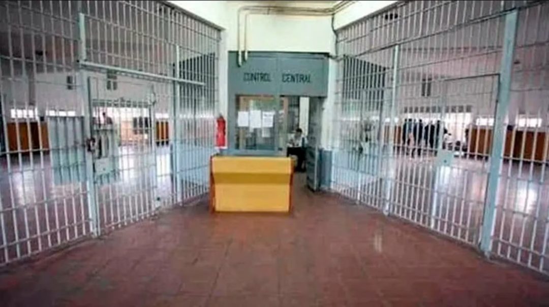 La Plata: detuvieron a un guardiacárcel que abusaba de presos a cambio de informes de buena conducta