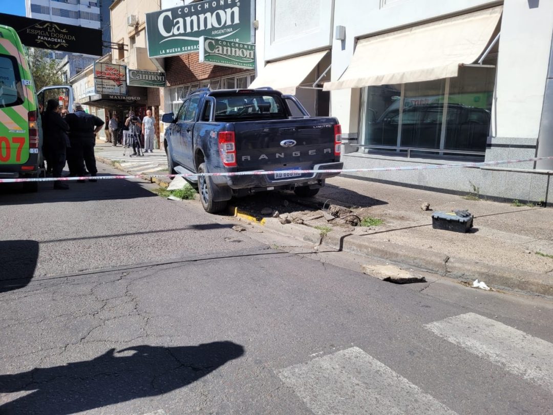 Vecinos sin luz por 8 horas tras el choque de Carlaván en el centro bahiense