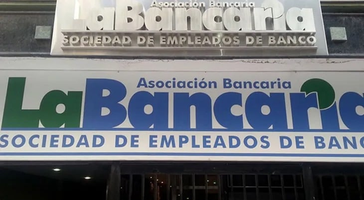 Bancarios logran suba salarial del 32,5 % a pagar hasta mayo y compensación por Ganancias