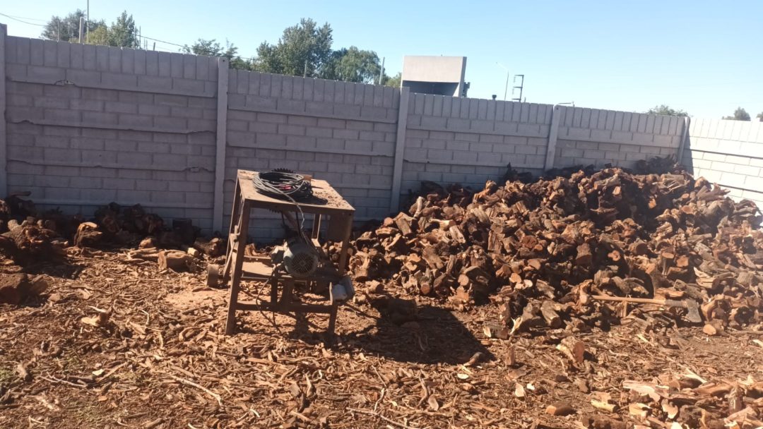 Accidente laboral: se le corto un dedo con una maquina leñera