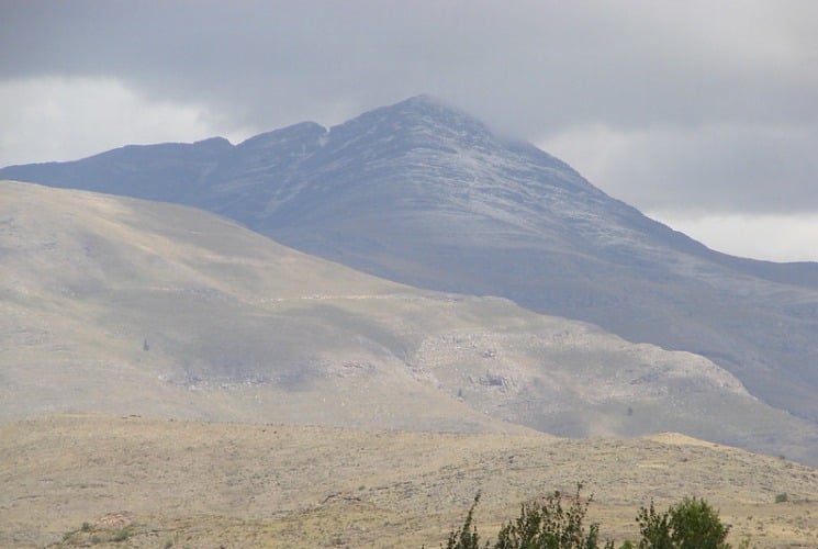 En pleno verano el Tres Picos está nevado