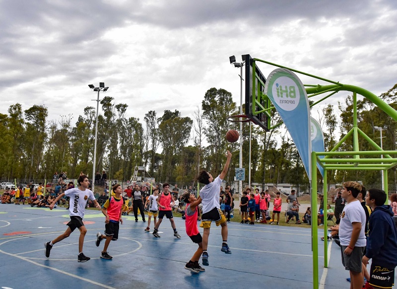 Torneo de Básquet 3×3 mixto en el parque Boronat