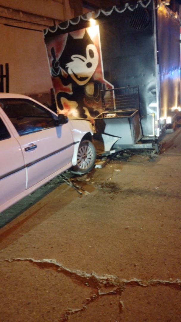 Chocó contra un carrito de comidas, se negó al control de alcoholemia y quedó detenido