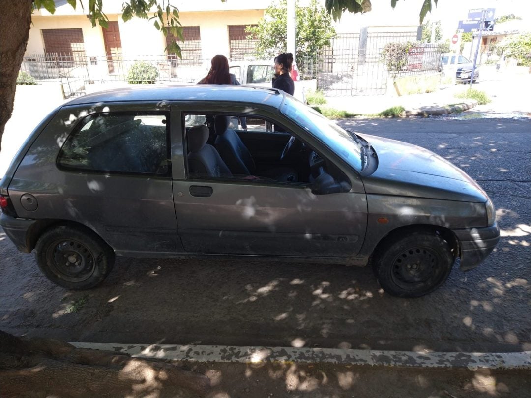 Una joven de 19 años atropello a dos menores frente a una escuela. No tenía licencia de conducir