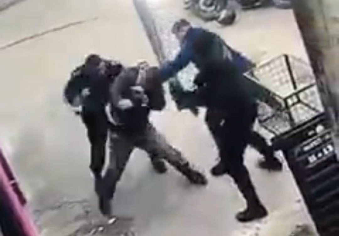 Solicitan condena para policías que golpearon y lesionaron a un detenido