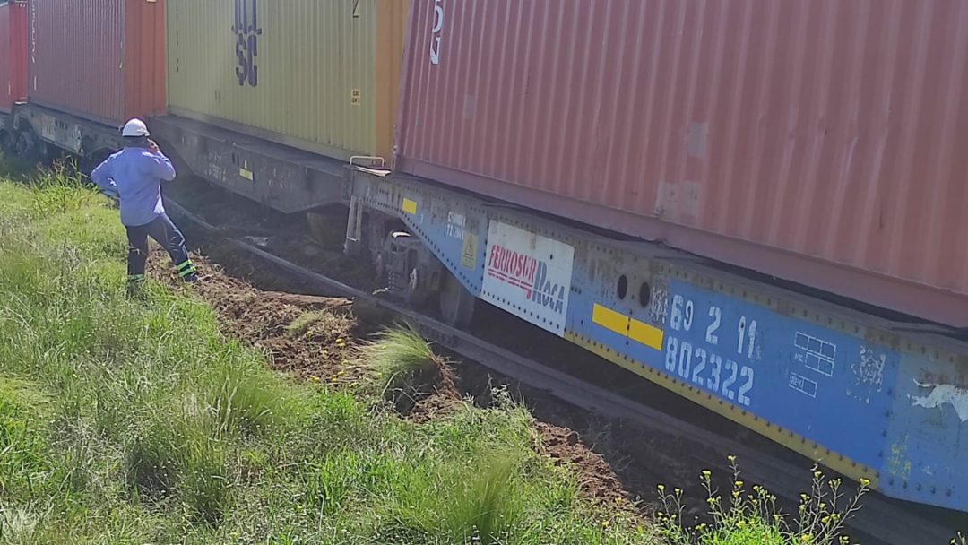 Descarriló un tren de cargas